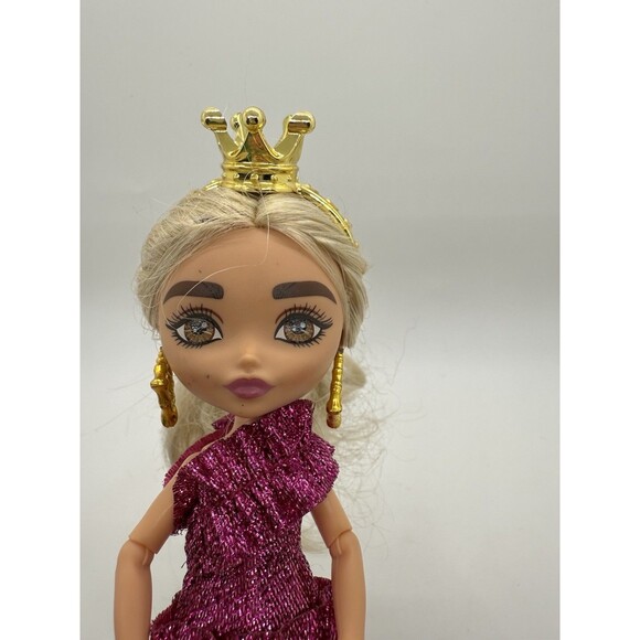 2021 BARBIE EXTRA MINI QUEEN 6” DOLL MATTEL (HDY91) W/GOLD CROWN - Picture 5 of 10